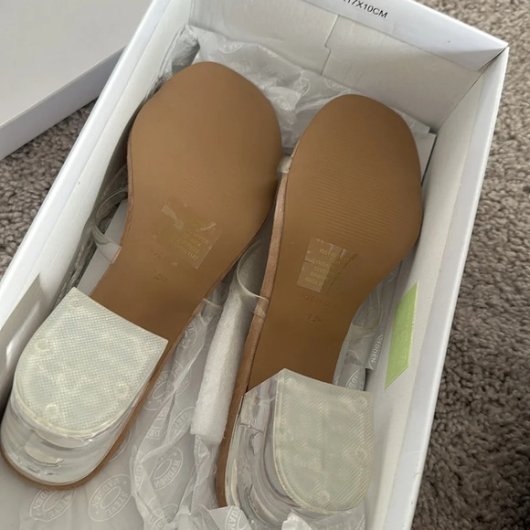 Steve Madden Clear Strap, Tan insole, Low Heels, 7.5 - Picture 3 of 3